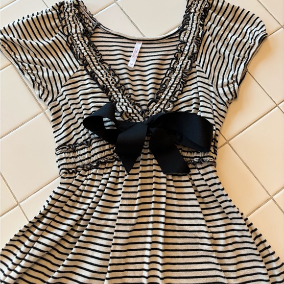 Women’s striped short sleeve top size medium blouse shirt summer feminine casual - Picture 9 of 10